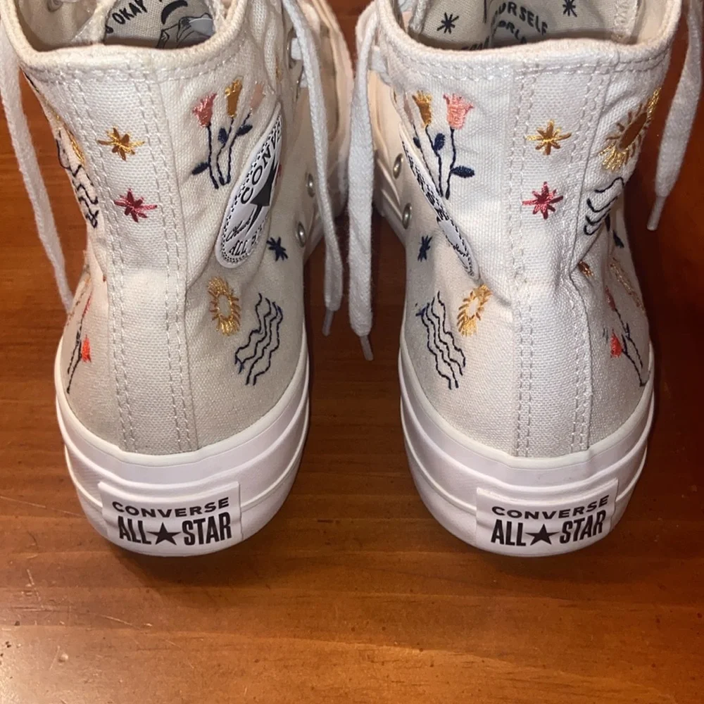 Chuck Taylor All Star Lift Platform It's Okay To Wander size 8.5 women